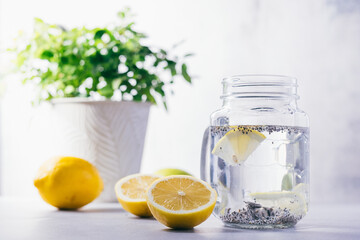 Chia Zitronen Wasser