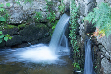 Small water cascades; water falls