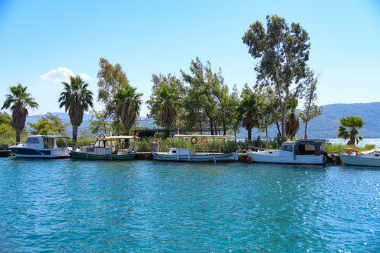 Boote warten am Strand, mugla akyaka