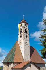 Fototapeta premium Kirche St. Ulrich in Deutschnofen, Nova Ponente, Dolomiten, Südtirol
