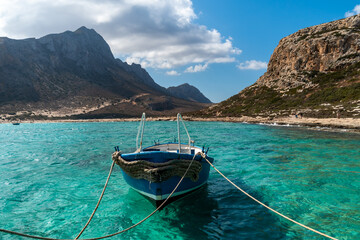 Fototapeta na wymiar Balos lagoon with crystal blue water, Crete island, Greece.