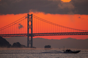 朝霧の日の出　広島県尾道市因島大橋
