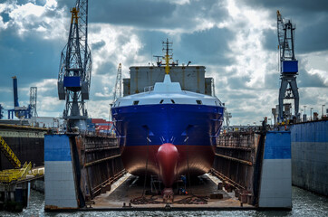 Container ship in dry dock - obrazy, fototapety, plakaty