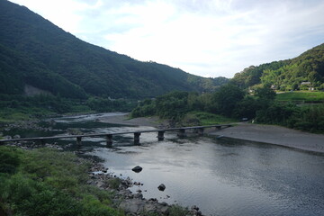 Fototapeta na wymiar Shimanto River Valley and Nagaoi Sinking bridge in Kochi, Shikoku, Japan - 日本 四国 高知 四万十川 長生沈下橋