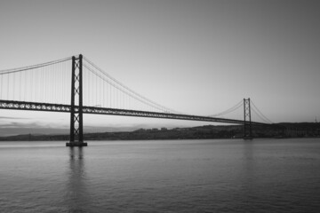  Ponte 25 de Abril (Preto e branco), Portugal. 