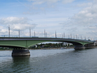 An der Rheinpromenade von Bonn
