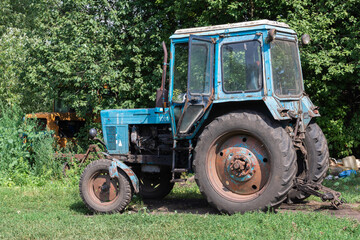 Fototapeta premium an old blue tractor