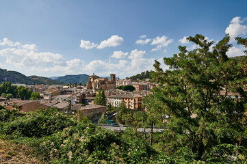 Fototapeta na wymiar View of Estella-Lizarra city with San Miguel church.