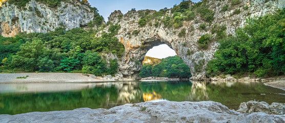 Fototapeta na wymiar Vue de Vallon Pont d'Arc, site touristique en Ardèche, Sud de la France. 