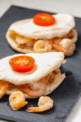 pitta bread filled with shrimps and tomatoes