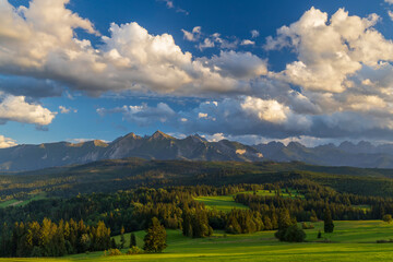 Obraz premium Landscape near Jurgow with High Tatras, Poland