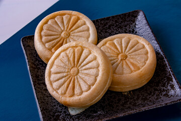 サクサクした触感で中身は甘い小豆のお菓子