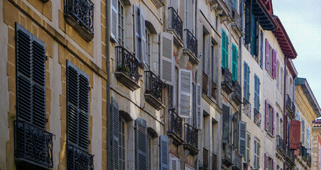 Bayonne - France : façades basques