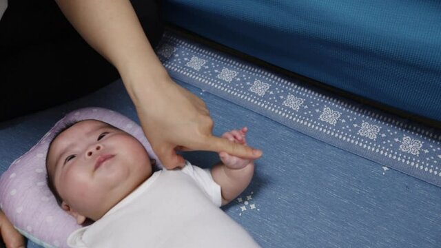 Palmar grasp reflex 1