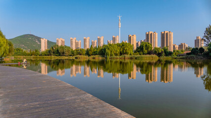 Naklejka premium Urban buildings reflection in water
