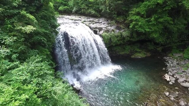 棟方志功の版画集にも載っている黄金の瀧、大分県日田市の観光名所、