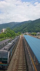 鉄道, トレインズ, レール, 線路, 脇道, 交通, 旅行, 運送, トラック, 空, はがね, 道, ステーション, シティ, 線, 遠近法, メタル, レール, 道のり, プラットフォーム, 山, 風景, 工業, 旅, 建築