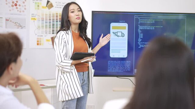 Business woman present project form monitor and tablet Startup team working in office, business teamwork Meeting Present UX UI .