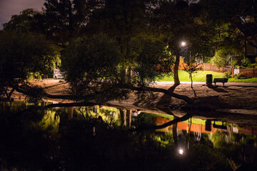 Obraz premium Stockholm, Sweden An illuninated path by the water at night.