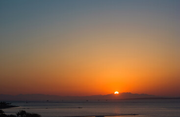Obraz premium Dawn sunset over the sea or ocean, beautiful seascape at dusk, selective focus