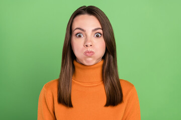 Photo portrait woman wearing casual outfit fooling keeping air in cheeks isolated pastel green...