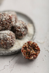 energy balls noix de coco abricots et cranberries