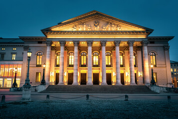 Obraz premium Bavarian State Opera at Max-Joseph-Platz at night - Munich, Bavaria, Germany
