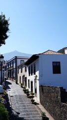 Historic alley in Icod de los Vinos with the Teide volcano in the background, Tenerife