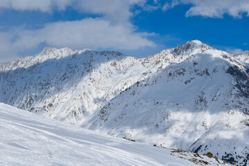 Fototapeta na wymiar Ski slope on Elbrus. Caucasus snowy mountains.