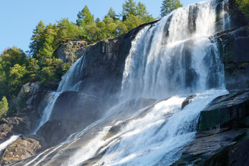 Cascada  de Låtefossen en Noruega