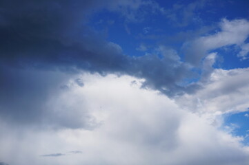 Fototapeta na wymiar contrasting sky, gray and white clouds
