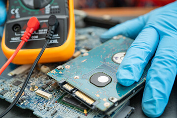 Multimeter electronic digital to measure the voltage of electrical.