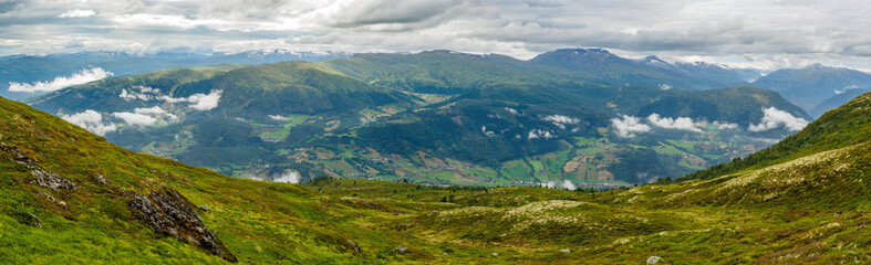 Fototapeta na wymiar Views of foggy mountains meadows from Molden hike in Norway