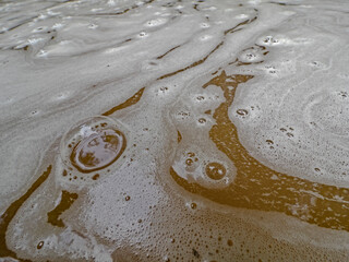 Foam head with air bubbles in the brook 