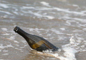 Obraz premium glass bottle that can hold a secret message or the treasure map by the sea