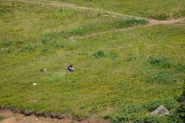 people are resting on the mountain