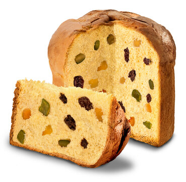 Delicioso panetone de frutas cortado com fatia ao lado, no fundo branco para recorte.