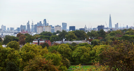 Obraz premium Regents Park, London, England - September 24, 2017 - London’s Regents Park Skyline View From Primrose Hill
