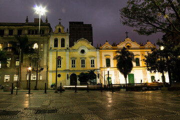 Igreja, Largo São Francisco a noite toda ilumina ao lado da faculdade de direito do Largo São...