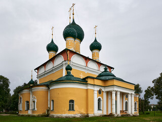 Fototapeta na wymiar Russia. The town of Uglich. Kremlin. Transfiguration Cathedral from the Volga River