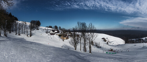 Panorama stoku narciarskiego