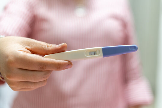 prueba de embarazo  alegria   maternidad   felicidad. emocion pregnancy early pregnancies  pregnancy test
