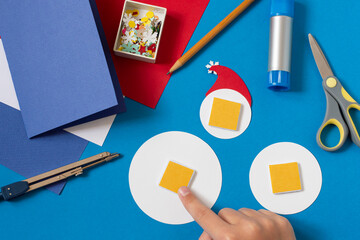 Making Christmas card with voluminous snowman. Step 8