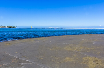 Plage de sable noir, L’étang salé, île de la Réunion 