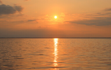 Fototapeta na wymiar Sunset on the bay.