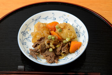 和食　肉じゃが　牛肉とじゃがいもの甘辛煮込み料理