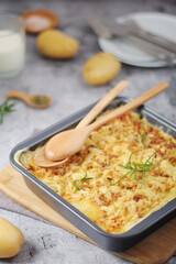 French national potato dish gratin