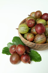 Obraz premium Bowl of ripe gooseberry on white background