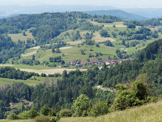 Fototapeta na wymiar Aussichtspunkt auf Adelberg und Zell im Wiesental von Zinken Blauen südlich des schwarzwaldes in Baden-Württemberg (Deutschland)