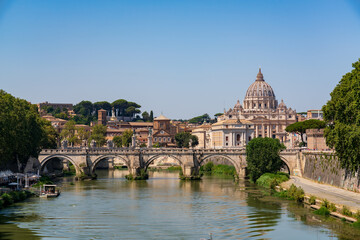 Fototapeta na wymiar cityscape of Rome, Tevere River and the big dome